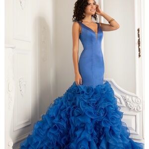 Elegant Blue Sleeveless Dress